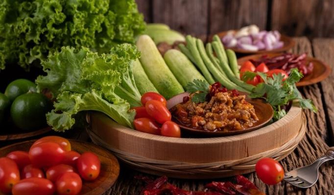 Pecel Segar ala Rumahan: 5 Resep Pecel dengan Bumbu Kacang yang Maknyus!