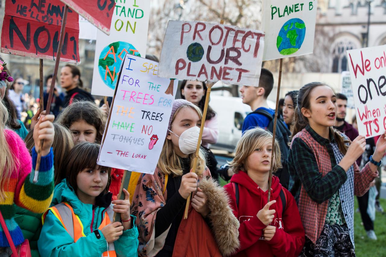 Environmental climate green global deal action protests youth demanding earth march strike modern young leaders sake change en people save Protests Erupt Over Environmental Policies